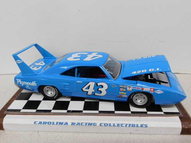 Richard Petty 1/24 #43 Plymouth by Petty 1970 Plymouth Superbird 