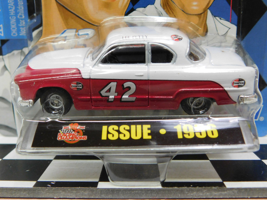 Lee Petty 1/64 5 Decades of Petty 1956 #42 Dodge Coronet - Issue 1956